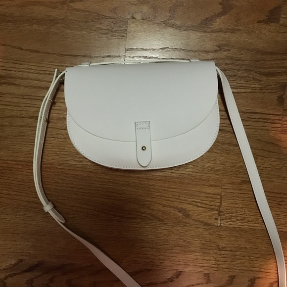 GAP Handbags - SOLD ON DE POP NWOT Gap white purse